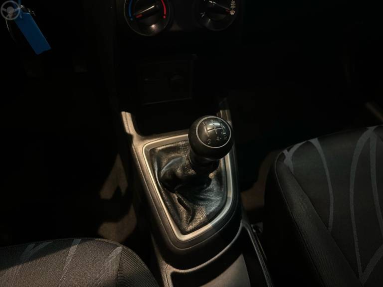 HYUNDAI - HB20S 1.0 COMFORT 12V FLEX 4P MANUAL - 2013/2014 - BRANCA - R$ 42.900,00