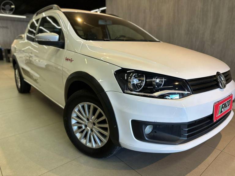 VOLKSWAGEN - SAVEIRO 1.6 MI ROCK IN RIO CD 8V FLEX 2P MANUAL - 2015/2016 - BRANCA - R$ 67.900,00