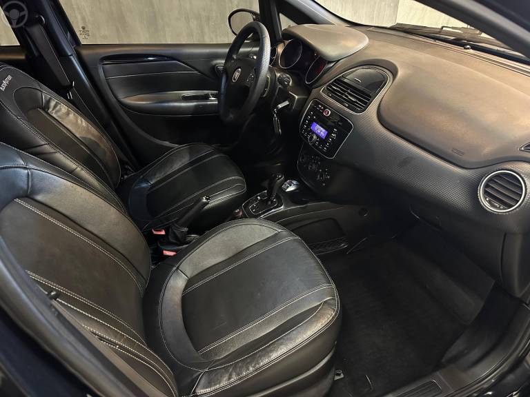 FIAT - PUNTO 1.8 BLACKMOTION 16V FLEX 4P AUTOMATIZADO - 2015/2016 - PRETA - R$ 51.900,00