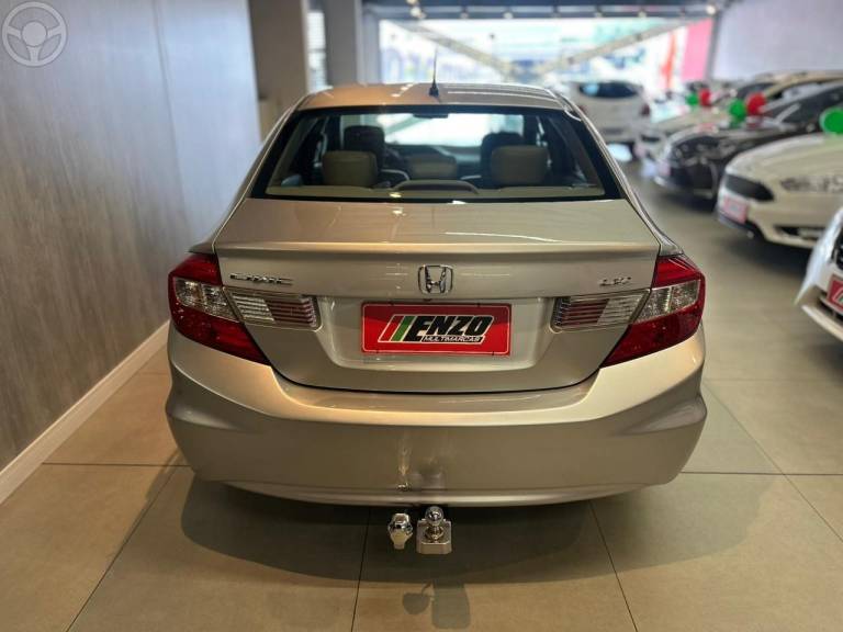 HONDA - CIVIC 1.8 LXS 16V FLEX 4P AUTOMÁTICO - 2012/2012 - PRATA - R$ 68.900,00