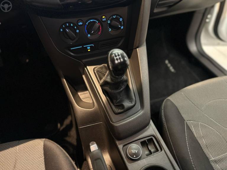 FORD - FOCUS 1.6 SE 16V FLEX 4P MANUAL - 2015/2015 - BRANCA - R$ 63.900,00