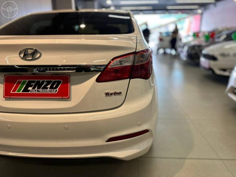 HYUNDAI - HB20S 1.0 COMFORT PLUS 12V TURBO FLEX 4P MANUAL - 2017/2018 - BRANCA - R$ 58.900,00