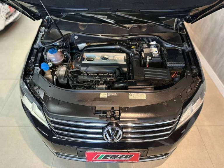 VOLKSWAGEN - PASSAT 2.0 FSI HIGHLINE VARIANT 16V TURBO 4P TIPTRONIC - 2011/2012 - PRETA - R$ 68.900,00