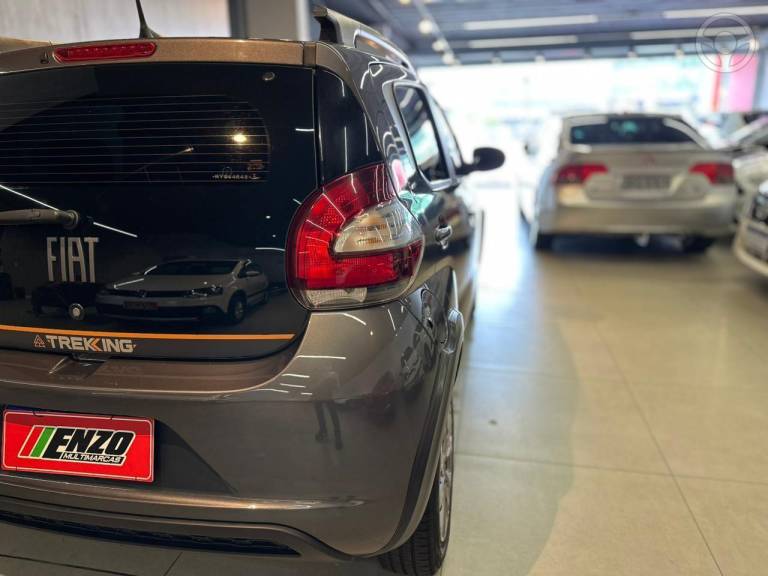 FIAT - MOBI 1.0 TREKKING 8V FLEX 4P MANUAL - 2024/2024 - CINZA - R$ 64.900,00