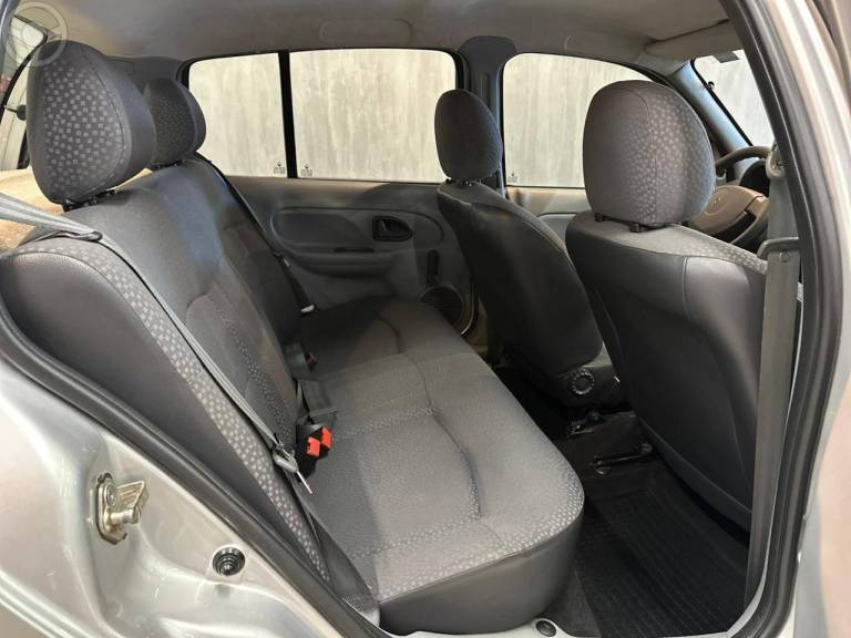 RENAULT - CLIO 1.0 CAMPUS 16V FLEX 4P MANUAL - 2011/2011 - PRATA - R$ 27.900,00