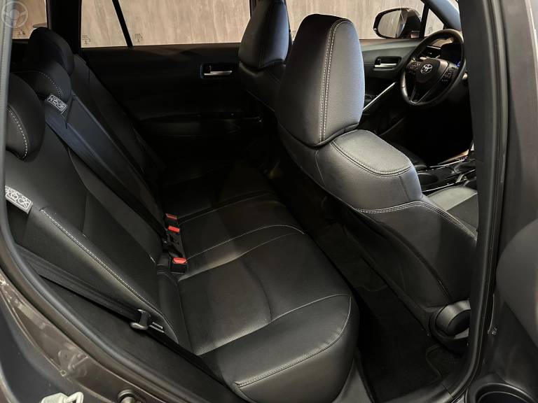 TOYOTA - COROLLA 2.0 CROSS XRE 16V FLEX 4P AUTOMÁTICO - 2022/2023 - CINZA - R$ 150.900,00