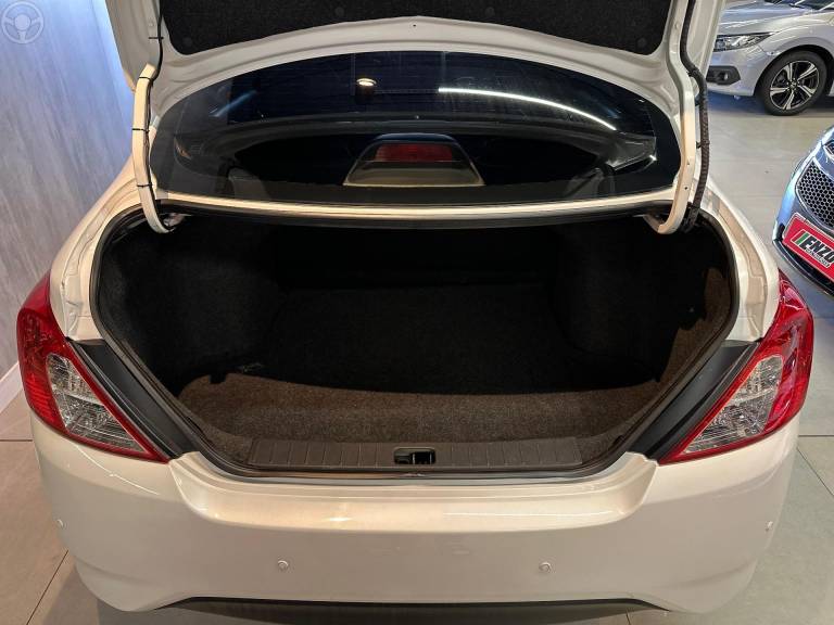 NISSAN - VERSA 1.6 16V FLEX SV 4P MANUAL - 2019/2020 - BRANCA - R$ 68.900,00