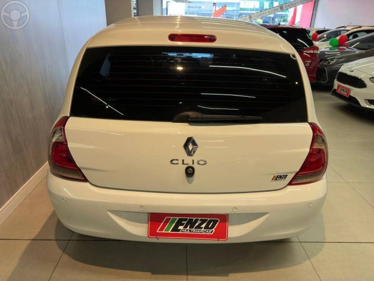 RENAULT - CLIO 1.0 EXPRESSION 16V FLEX 4P MANUAL - 2015/2016 - BRANCA - R$ 38.900,00