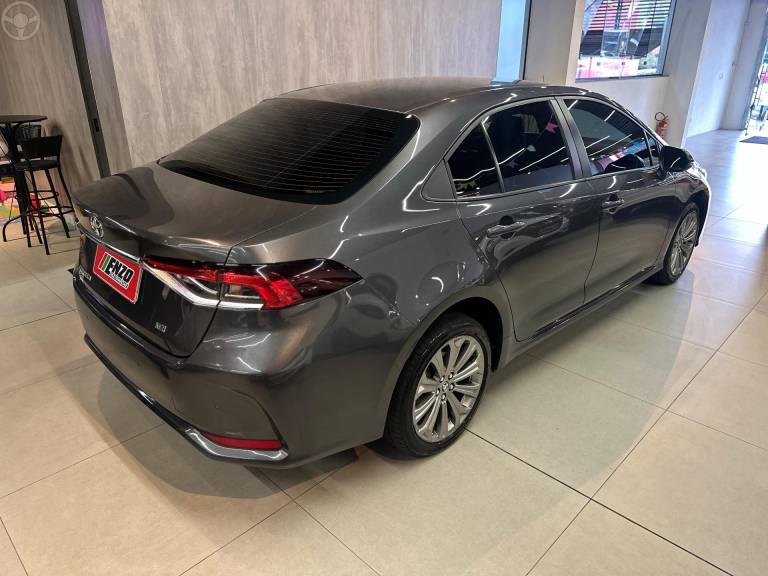 TOYOTA - COROLLA 2.0 XEI 16V FLEX 4P AUTOMÁTICO - 2022/2023 - CINZA - R$ 129.900,00