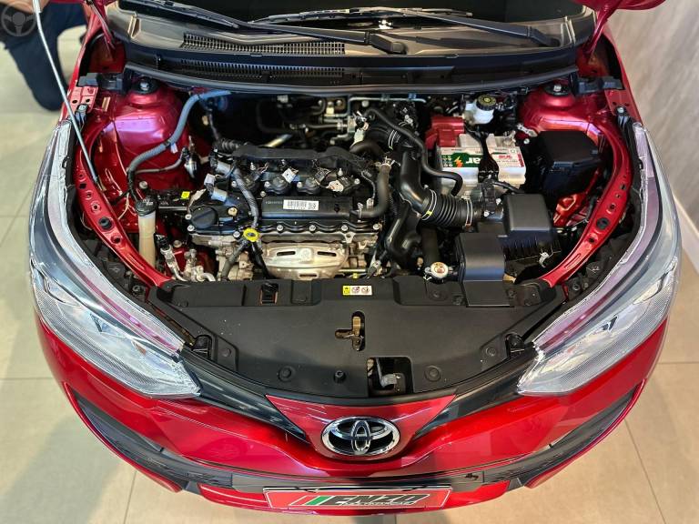 TOYOTA - YARIS 1.5 XL PLUS CONNECT 16V FLEX 4P AUTOMÁTICO - 2021/2022 - VERMELHA - R$ 87.900,00